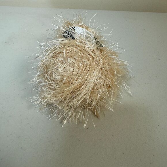 Lion Fun Fur Yarn Skein Champagne Cream 124 Eyelash Crochet Knit Craft DIY Scarf - Picture 4 of 6